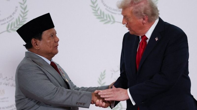 فضحهما الميكروفون.. طلب مفاجئ من الرئيس الإندونيسي لترامب خلال قمة شرم الشيخ