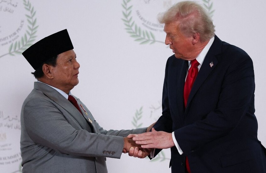 فضحهما الميكروفون.. طلب مفاجئ من الرئيس الإندونيسي لترامب خلال قمة شرم الشيخ