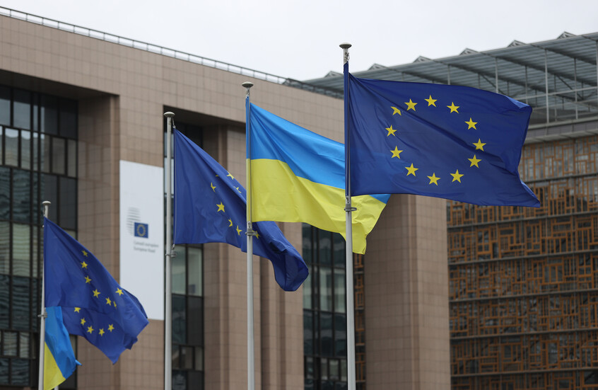 “بوليتيكو”: أوكرانيا قلقة لاحتمال إنهاء أوروبا النزاع مع روسيا على حسابها