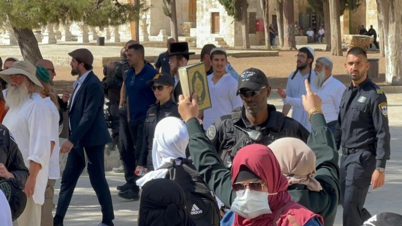  بن غفير يقتحم المسجد الأقصى تحت حماية الشرطة الإسرائيلية (فيديوهات)