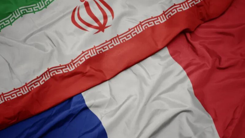 إيران.. أحكام مطولة بالسجن لفرنسيين أدينوا بالتجسس