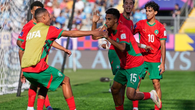 “حكم البطاقة الخضراء” يقود مباراة المغرب وفرنسا في نصف نهائي كأس العالم