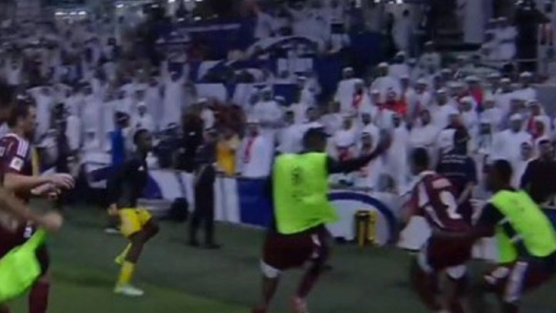 مشاهد مؤسفة في مباراة قطر والإمارات (فيديو)