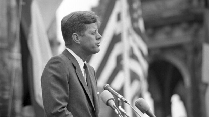 جون كينيدي.. الرئيس الذي غير أمريكا واغتيل في وضح النهار