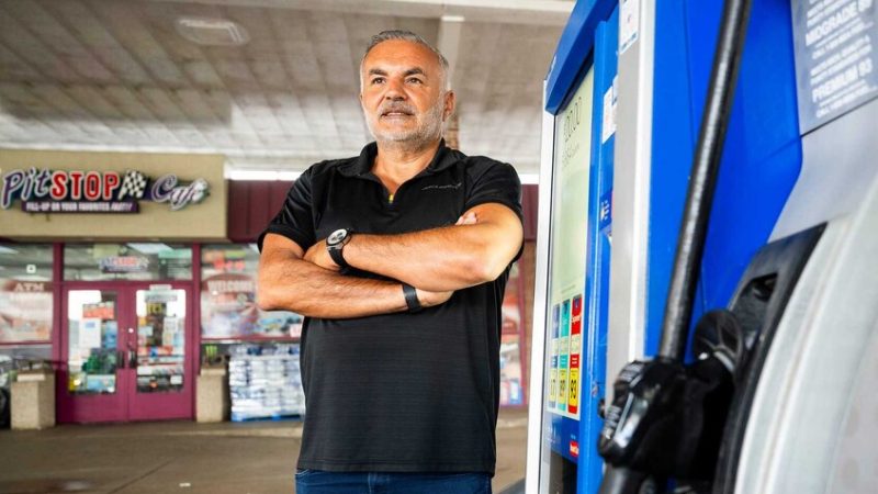 محاولة اغتيال مليونير أمريكي شهير من أصول عربية (صور+ فيديو)