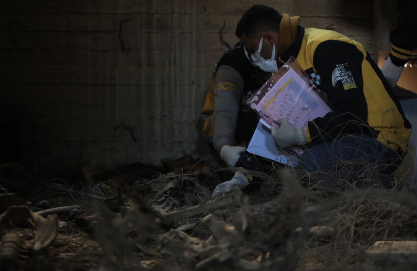 “تحريك الأرض”.. الكشف عن عملية سرية في صحراء سوريا لإخفاء معالم جريمة كبرى في عهد الأسد