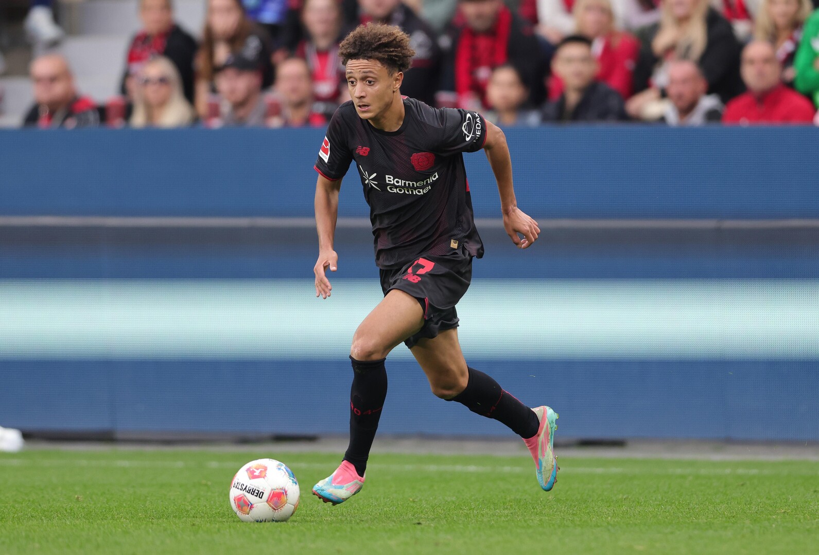 لاعب عربي صاعد ينافس النجوم.. الكشف عن قائمة المرشحين لجائزة “الفتى الذهبي” لعام 2025