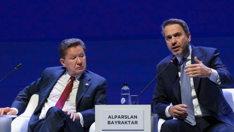 وزير الطاقة التركي: لقاء مثمر مع رئيس “غازبروم” الروسية