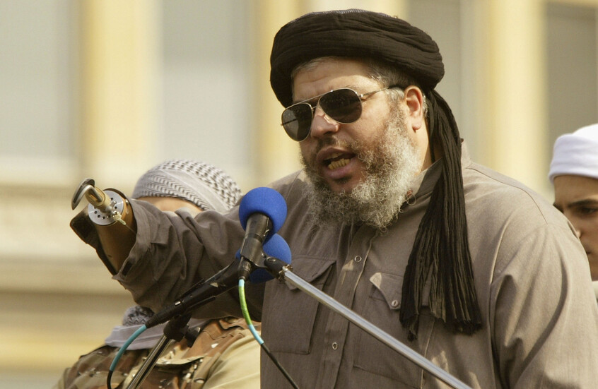 أبو حمزة المصري يتوسل للإفراج عنه من أسوأ سجون أمريكا لأنه لا يستطيع استخدام المرحاض