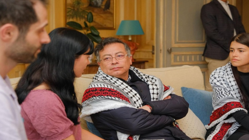 الرئيس الكولومبي يأمر بإرسال الذهب المصادر لغزة ويقترح تشكيل جيش دولي لإعادة إعمار القطاع