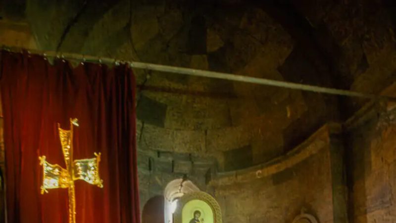 ملاحقة رجال الدين في أرمينيا تتواصل.. رئيس أبرشية كنيسة رهن الحبس