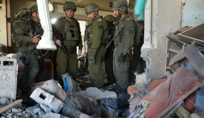 الجيش الإسرائيلي يكشف صورة جديدة للسنوار لحظة مقتله