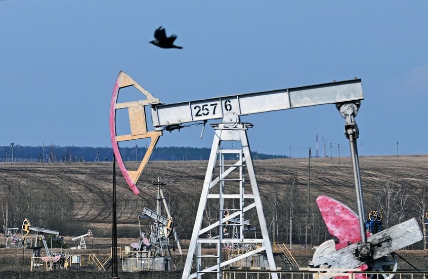 روسيا وطاجيكستان تناقشان إمكانية الاستثمار المشترك لحقول النفط