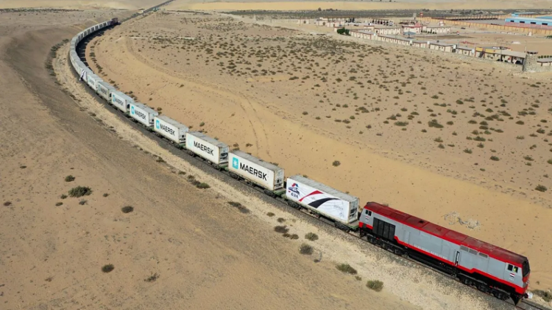 مصر تعتزم مد السكك الحديدية إلى حدود غزة