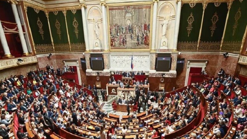 مبادرة فرنسية تنذر بإشعال “توتر” جديد مع الجزائر.. ما علاقة اتفاق 1968؟