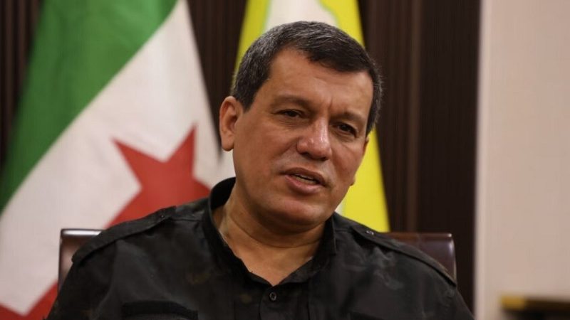 أحداث الساحل والسويداء.. قائد “قسد” يكشف أسباب تأخر انضمام قواته للجيش السوري