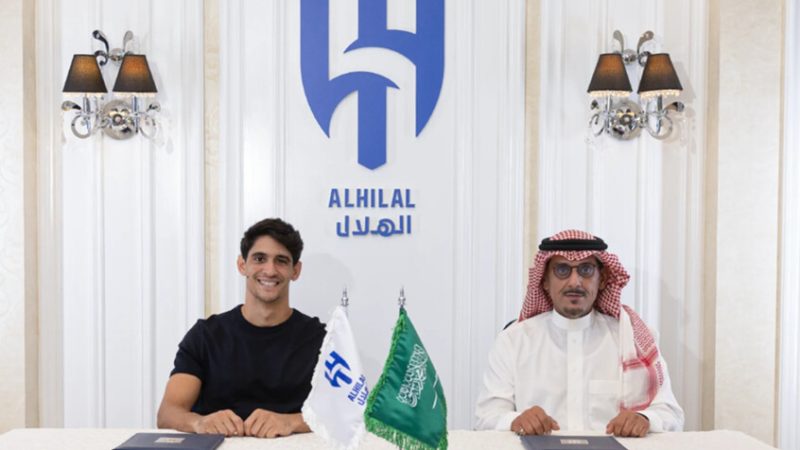 رسميا.. الهلال السعودي يجدد عقد حارسه ياسين بونو