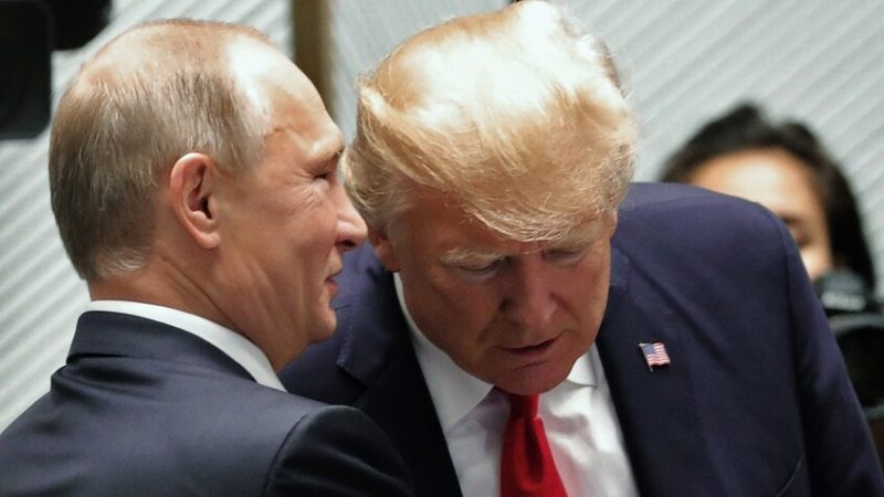 صحفي قبرصي يعتبر القمة المقبلة بين بوتين وترامب هزيمة للقوى الغربية  