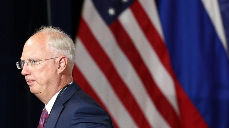 بعد مكالمة بوتين ترامب.. دميترييف يحذر من مكائد “دعاة الحرب وكارهي روسيا”