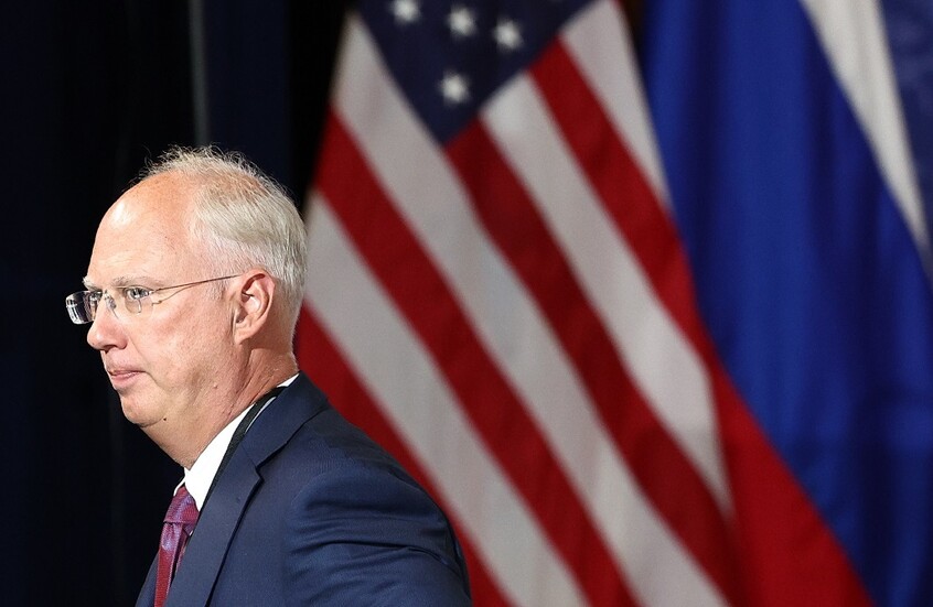 بعد مكالمة بوتين ترامب.. دميترييف يحذر من مكائد “دعاة الحرب وكارهي روسيا”