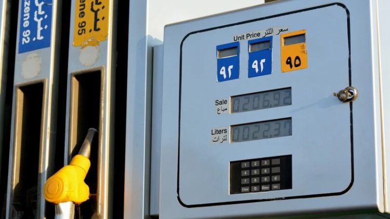 ماذا ينتظر مصر بعد ارتفاع أسعار البنزين؟.. خبير يحذر من ضغوط كبيرة