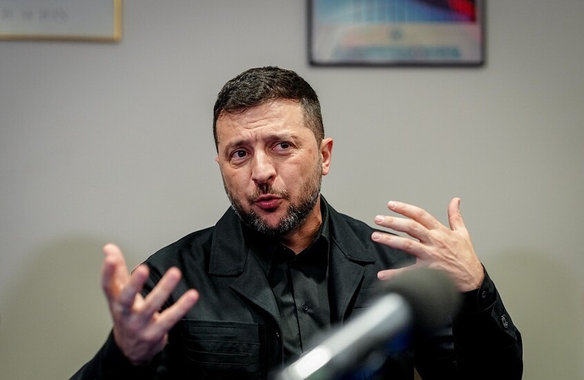 زيلينسكي يتفقد صواريخ “توماهوك” قبل محادثاته مع ترامب