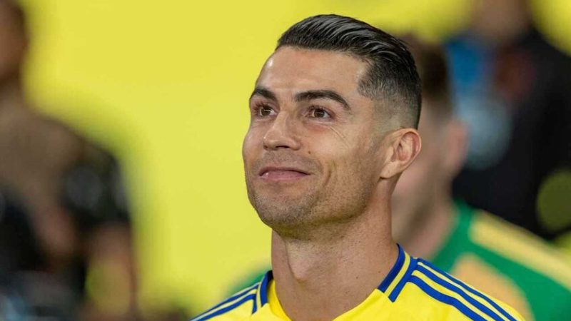 كريستيانو رونالدو يخطف الأنظار بـ”لوك” جديد (فيديو)