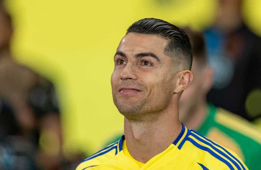 كريستيانو رونالدو يخطف الأنظار بـ”لوك” جديد (فيديو)