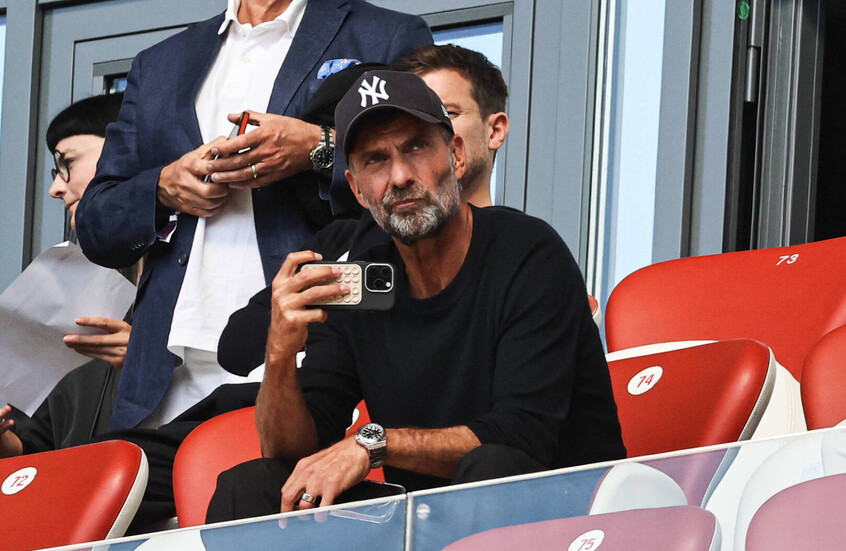 “مهرج ترك ليفربول من أجل المال!”.. هجوم عنيف من مسؤول في الاتحاد الأوروبي على يورغن كلوب