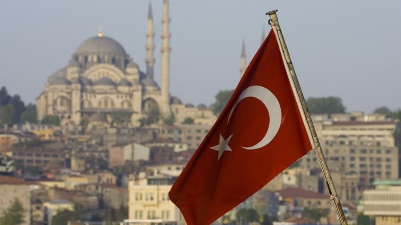 “بلومبيرغ”: تركيا تخطط لتزويد سوريا بالأسلحة وتسعى لاتفاق أوسع بشأن الأكراد