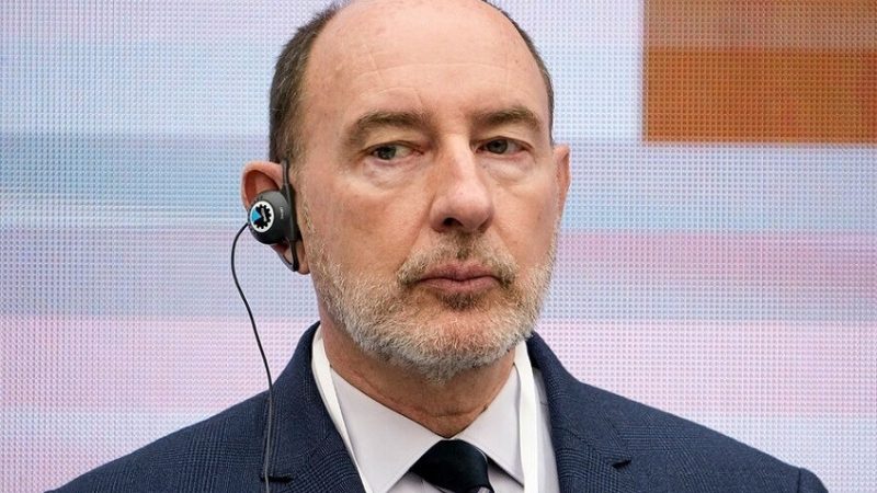 حفيد ديغول يعرب عن رغبته في رؤية محادثات بوتين وترامب بفرنسا