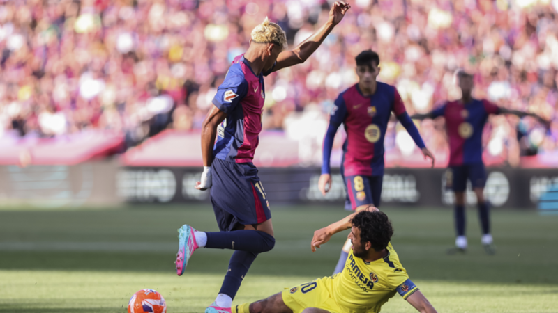 إضراب لمدة 15 ثانية.. لاعبو “الليغا” يحتجون على نقل مباراة برشلونة وفياريال خارج إسبانيا