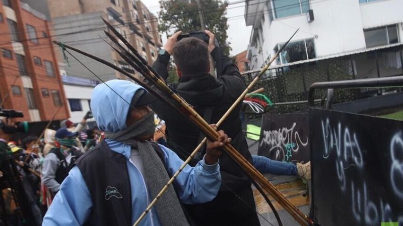 كولومبيا.. متظاهرون يهاجمون السفارة الأمريكية