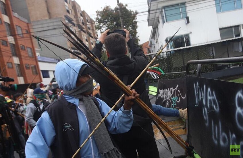 كولومبيا.. متظاهرون يهاجمون السفارة الأمريكية