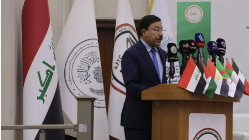 محافظ البنك المركزي يحدد حجم ديون بلاده ويعلق على تزايد العجز المالي