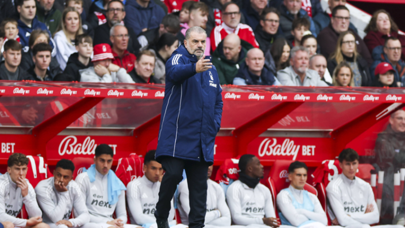 نوتنغهام يقيل مدربه بوستيكوغلو بعد ساعات من خسارته أمام تشيلسي