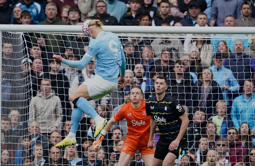 مانشستر سيتي يعبر إيفرتون و يعتلي صدارة الدوري الإنجليزي