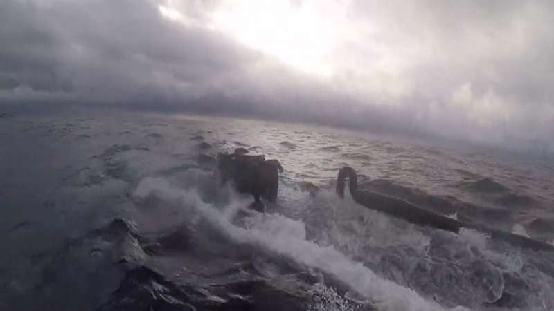 ترامب يعلن تدمير غواصة كبيرة محملة بالمخدرات أثناء توجهها إلى الولايات المتحدة (فيديو)