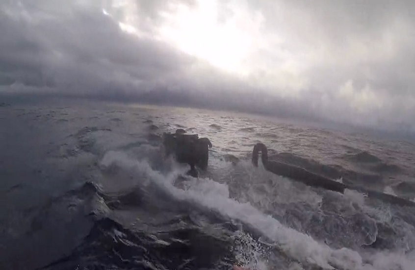 ترامب يعلن تدمير غواصة كبيرة محملة بالمخدرات أثناء توجهها إلى الولايات المتحدة (فيديو)