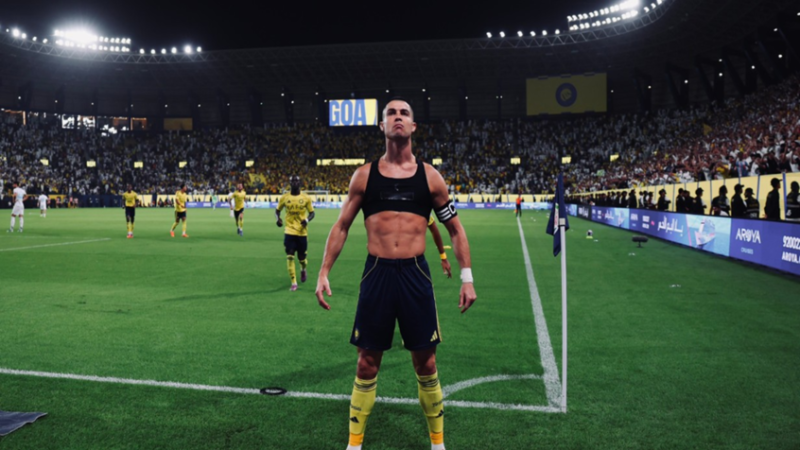 لماذا احتفل رونالدو بطريقة غير معتادة بعد هدفه في شباك الفتح؟ (فيديو)