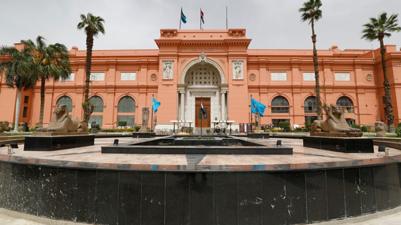 مصر.. توقيف صحفي تحدث عن قضايا فساد يثير جدلا واسعا