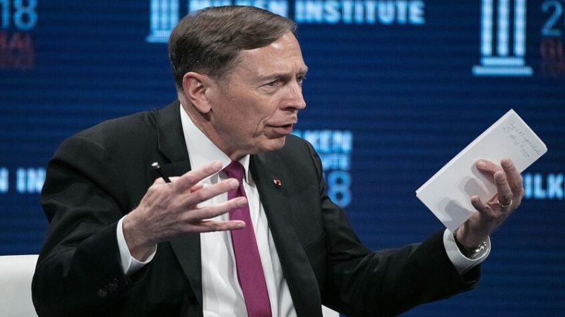 بتريوس: إذا فشل الشرع في مهمته ستصبح سوريا دولة فاشلة أخرى