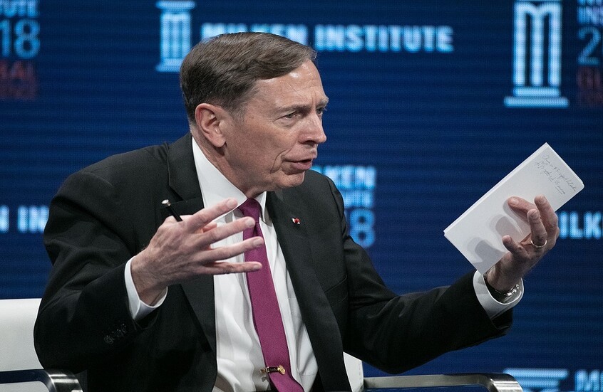 بتريوس: إذا فشل الشرع في مهمته ستصبح سوريا دولة فاشلة أخرى