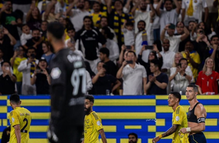 تفاعل واسع مع تصرف رونالدو تجاه حارس الفتح بعد تصديه لركلة الجزاء (فيديو)