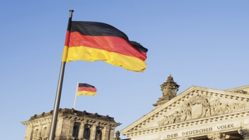 رئيسة اتحاد النقابات العمالية الألمانية تحذر من تقليص الإعانات الاجتماعية