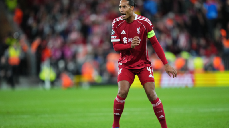 فان دايك يكشف أسباب سقوط ليفربول على أرضه أمام مانشستر يونايتد