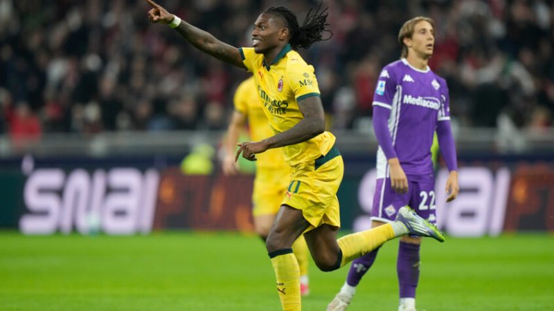 ميلان يقلب تأخره أمام فيورنتينا ويعتلي صدارة الدوري الإيطالي