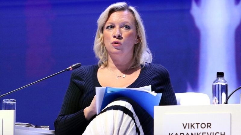 زاخاروفا: زيلينسكي ليس تابعا فحسب بل يتحكم فيه “حزب الحرب” عن بعد