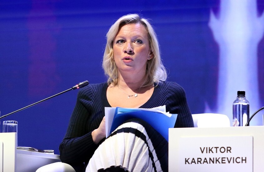 زاخاروفا: زيلينسكي ليس تابعا فحسب بل يتحكم فيه “حزب الحرب” عن بعد