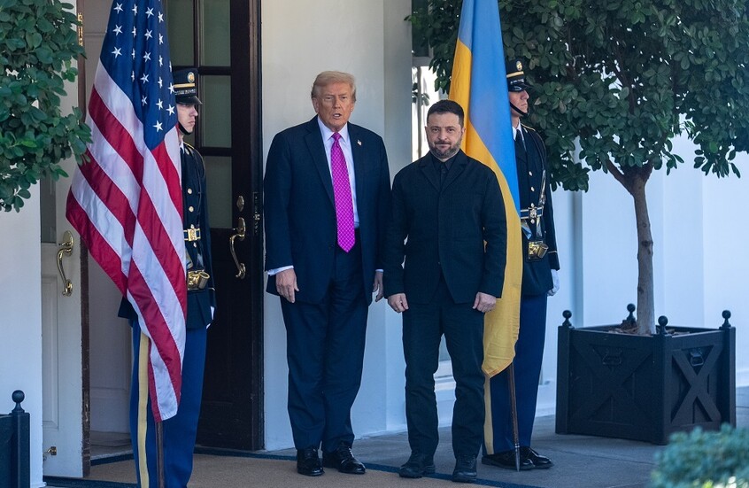 “رويترز”: ترامب تحدث عن ضمانات أمنية لروسيا وأوكرانيا خلال اجتماعه مع زيلينسكي